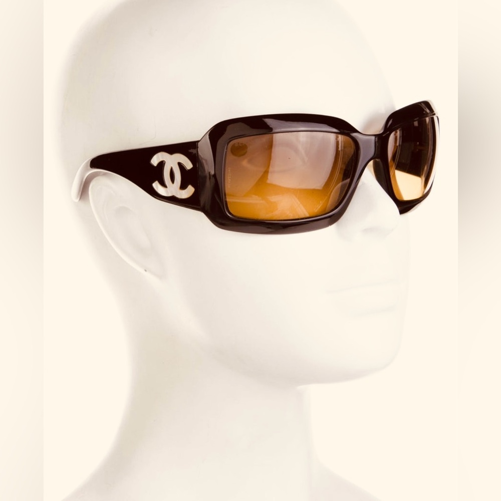 Chanel CC logo shield tortoise sunglasses in   Quilted Leather CC  Case